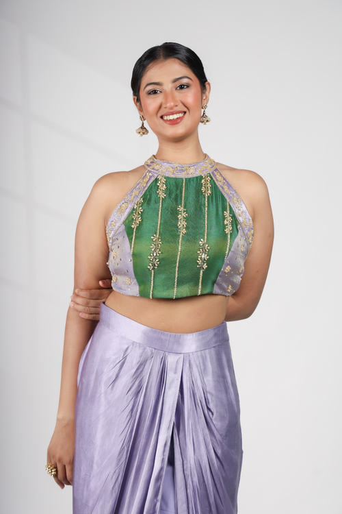 Meadow Muse – A harmony of lilac and emerald glow