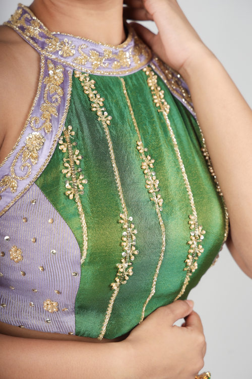 Meadow Muse – A harmony of lilac and emerald glow